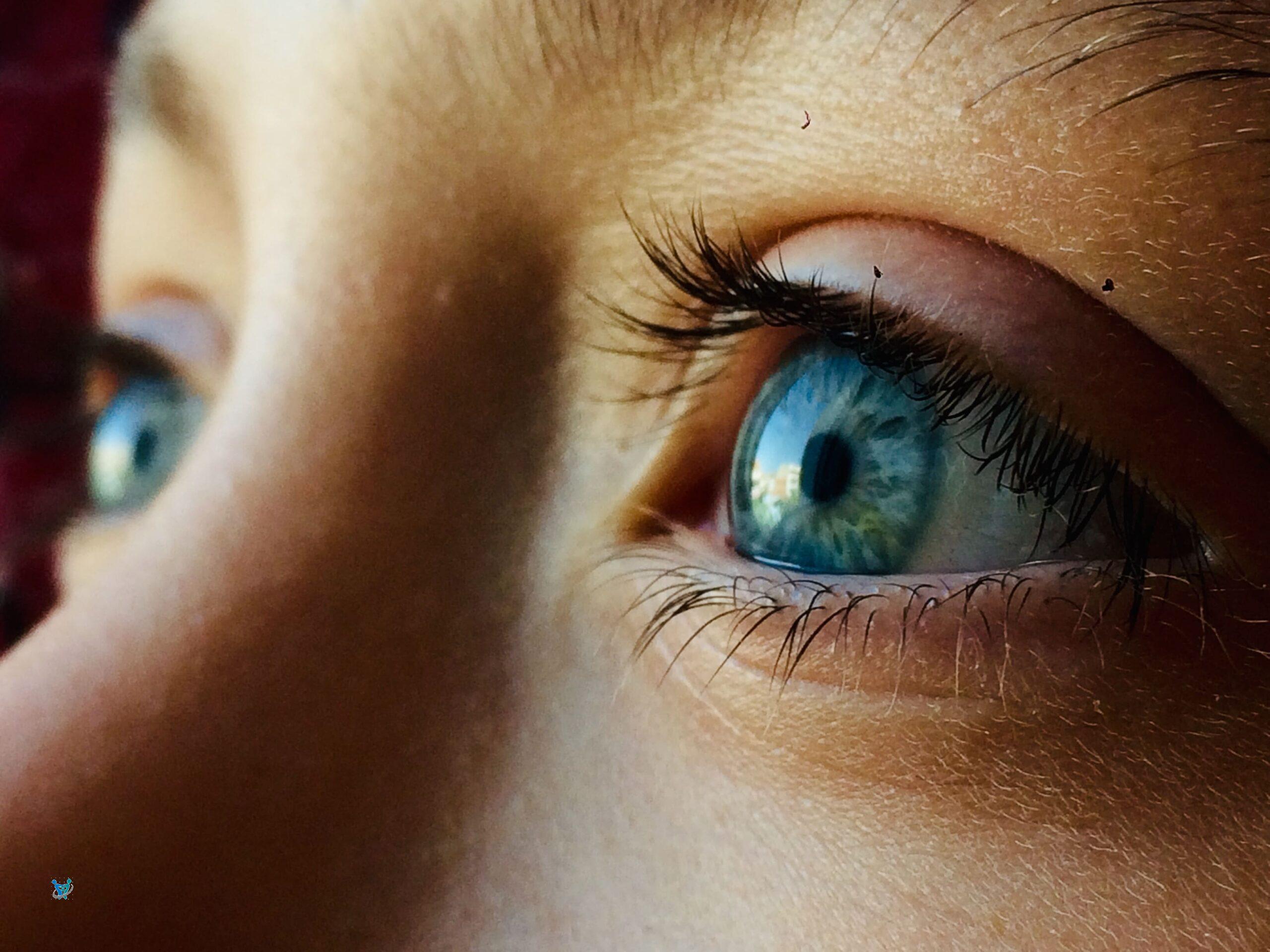 إيجابيات وسلبيات العدسات اللاصقة الطبية 1 إيجابيات وسلبيات العدسات اللاصقة الطبية